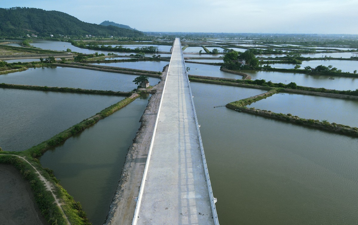 Ngắm cầu vượt dài nhất tuyến đường ven biển Thanh Hóa - Ảnh 12.